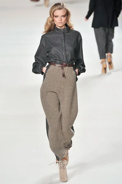 Look 10